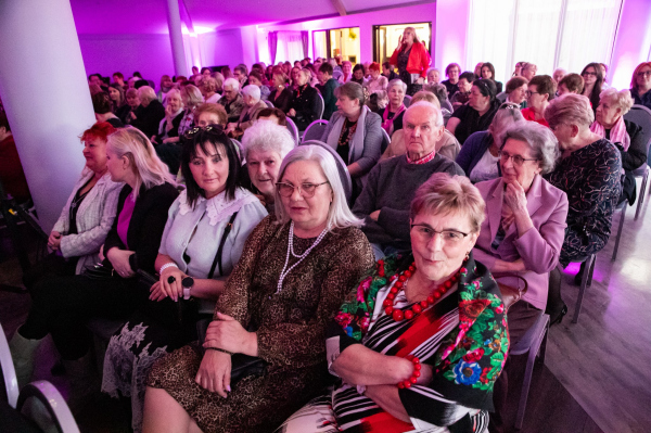 Publiczność podczas Dnia Kobiet 