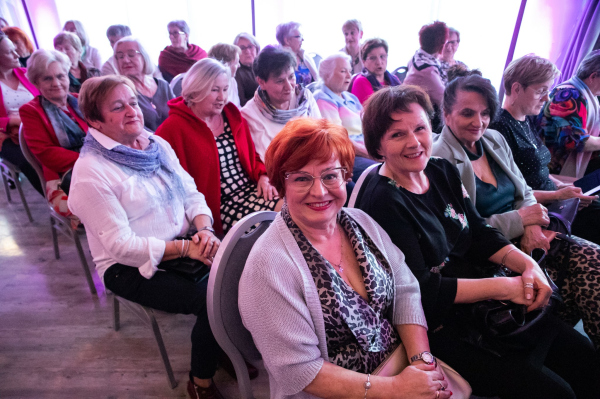 Publiczność podczas Dnia Kobiet 