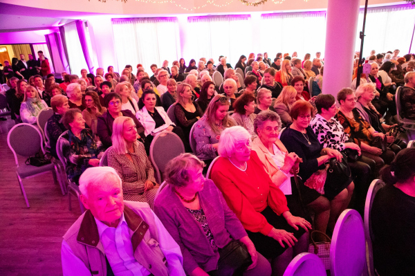 Publiczność podczas Dnia Kobiet 