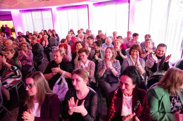 Publiczność podczas Dnia Kobiet 