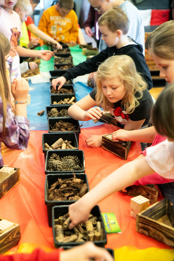 Dzieci podczas zajęć 