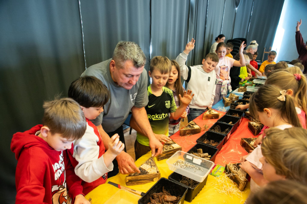 Dzieci podczas zajęć 