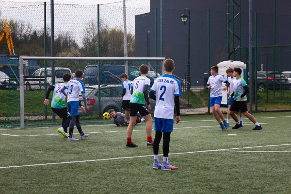 Zawodnicy podczas meczu piłki nożnej 